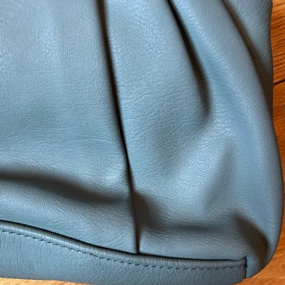 Vera Wang Blue Shoulder Bag NWT with Pleated Design STUNNING - Picture 6 of 16